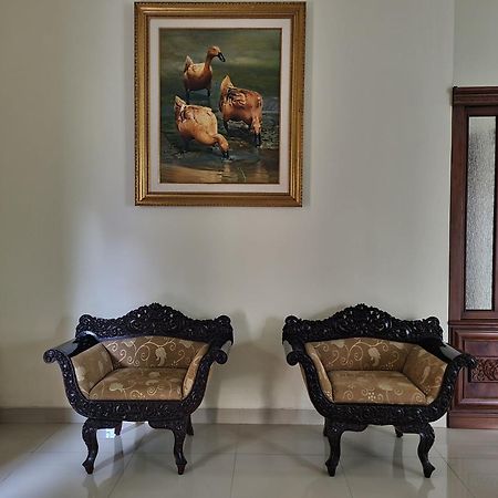 Ndalem Suryo Saptono Guest House Tugu Buitenkant foto