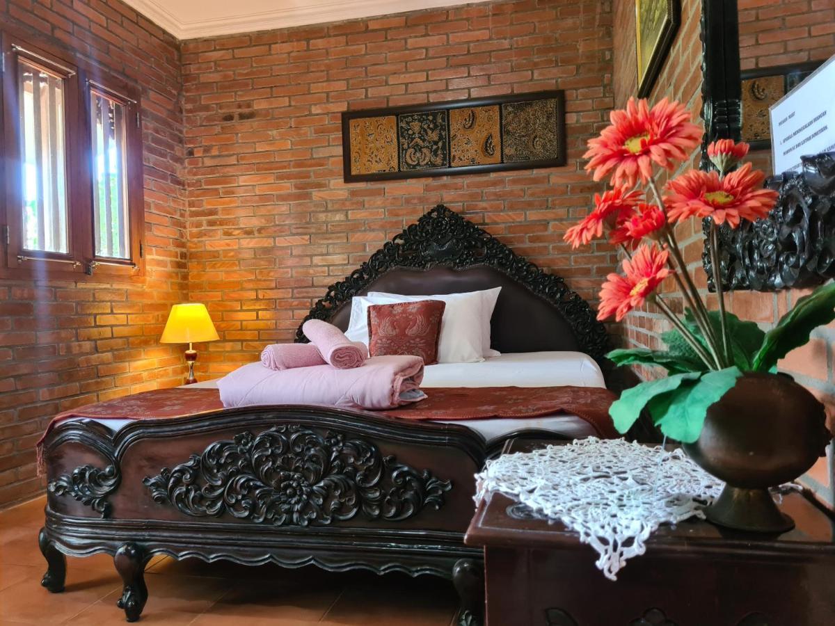 Ndalem Suryo Saptono Guest House Tugu Buitenkant foto