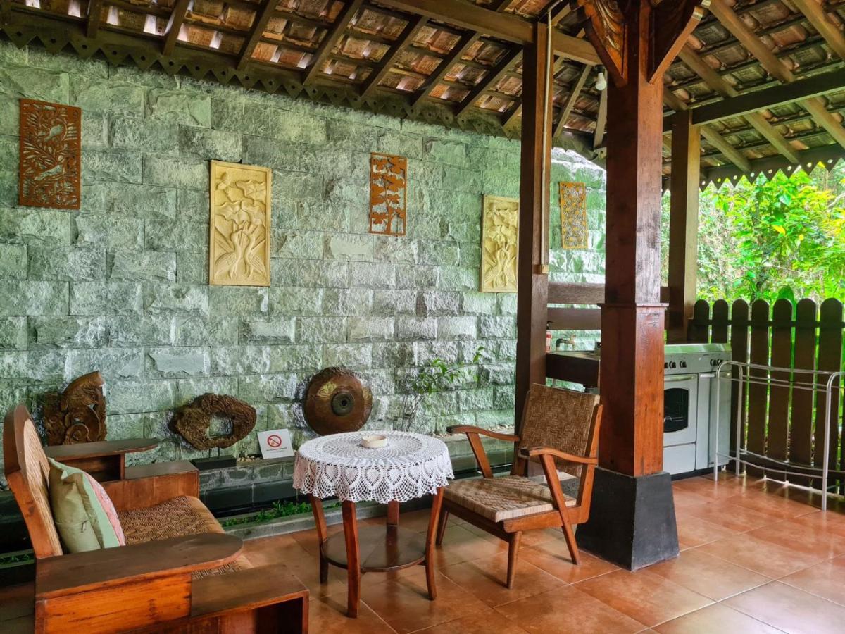 Ndalem Suryo Saptono Guest House Tugu Buitenkant foto