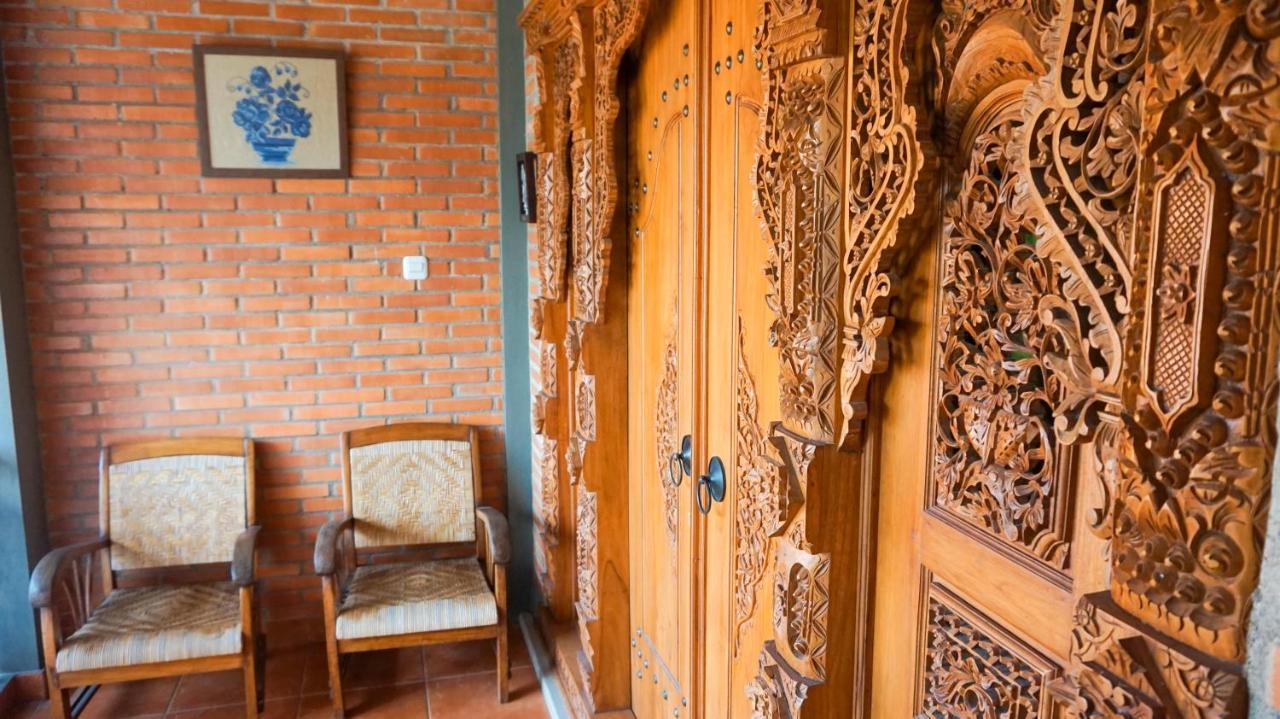 Ndalem Suryo Saptono Guest House Tugu Buitenkant foto
