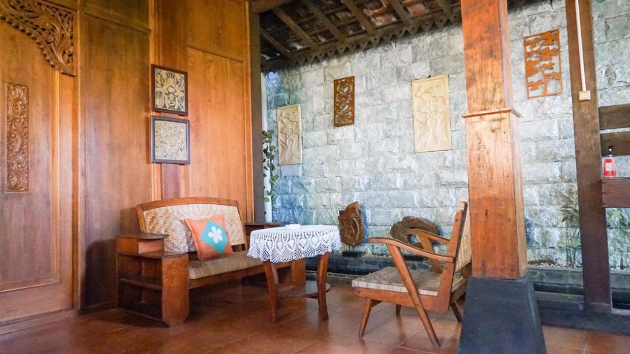 Ndalem Suryo Saptono Guest House Tugu Buitenkant foto