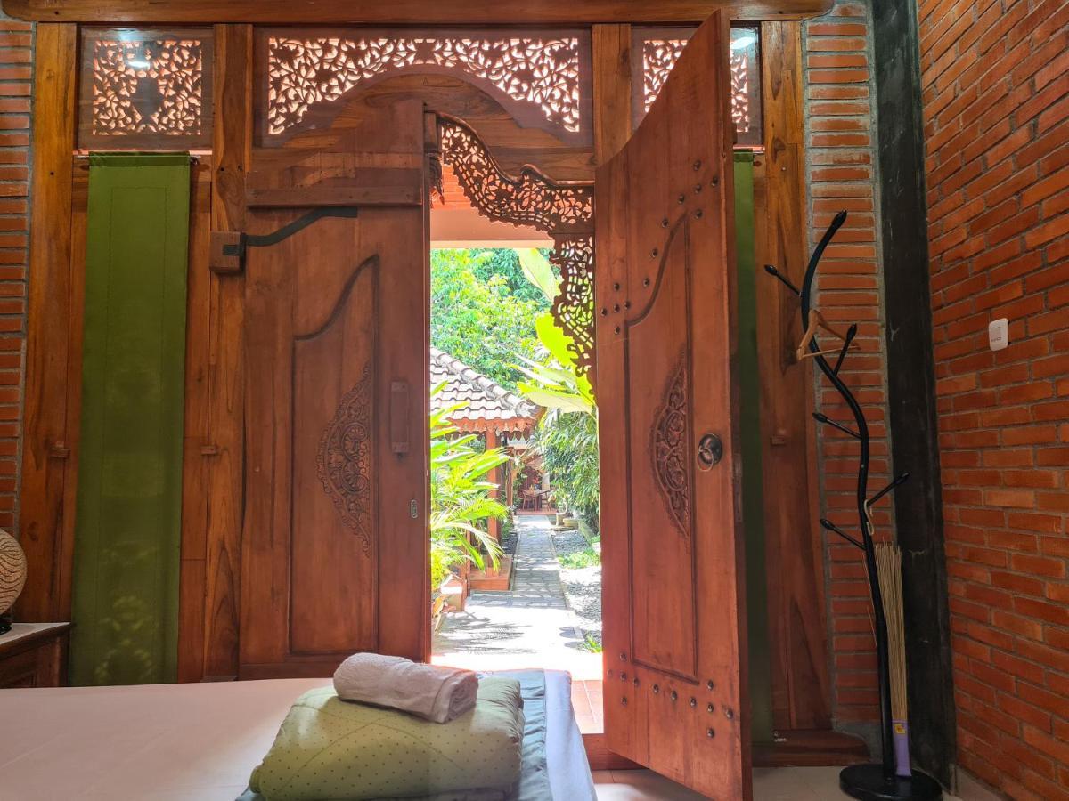 Ndalem Suryo Saptono Guest House Tugu Buitenkant foto