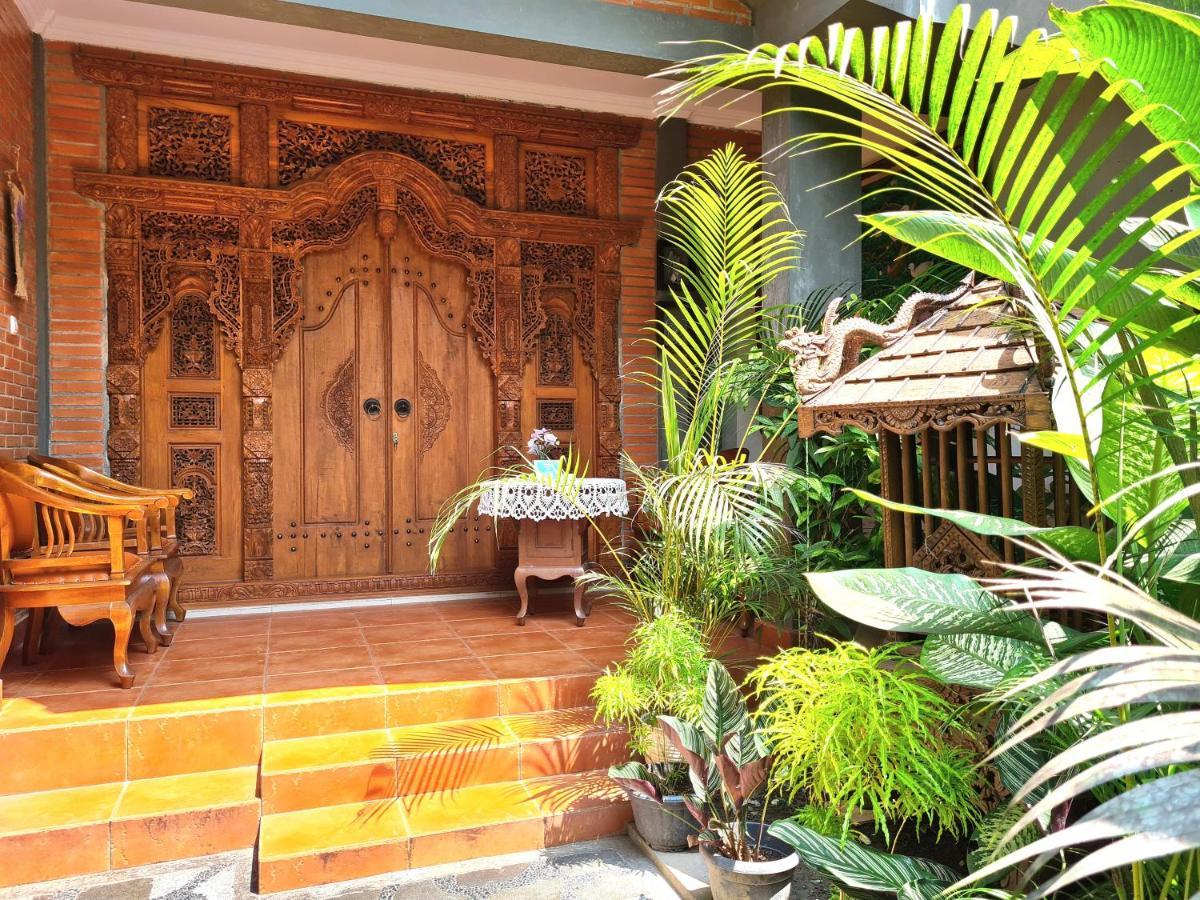 Ndalem Suryo Saptono Guest House Tugu Buitenkant foto