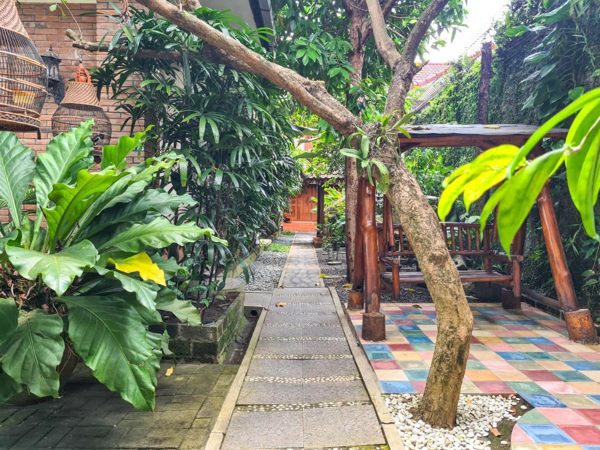 Ndalem Suryo Saptono Guest House Tugu Buitenkant foto