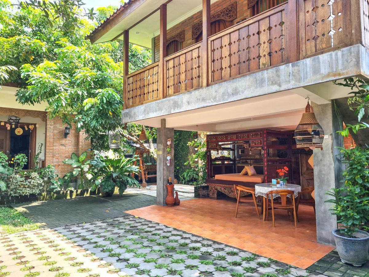 Ndalem Suryo Saptono Guest House Tugu Buitenkant foto