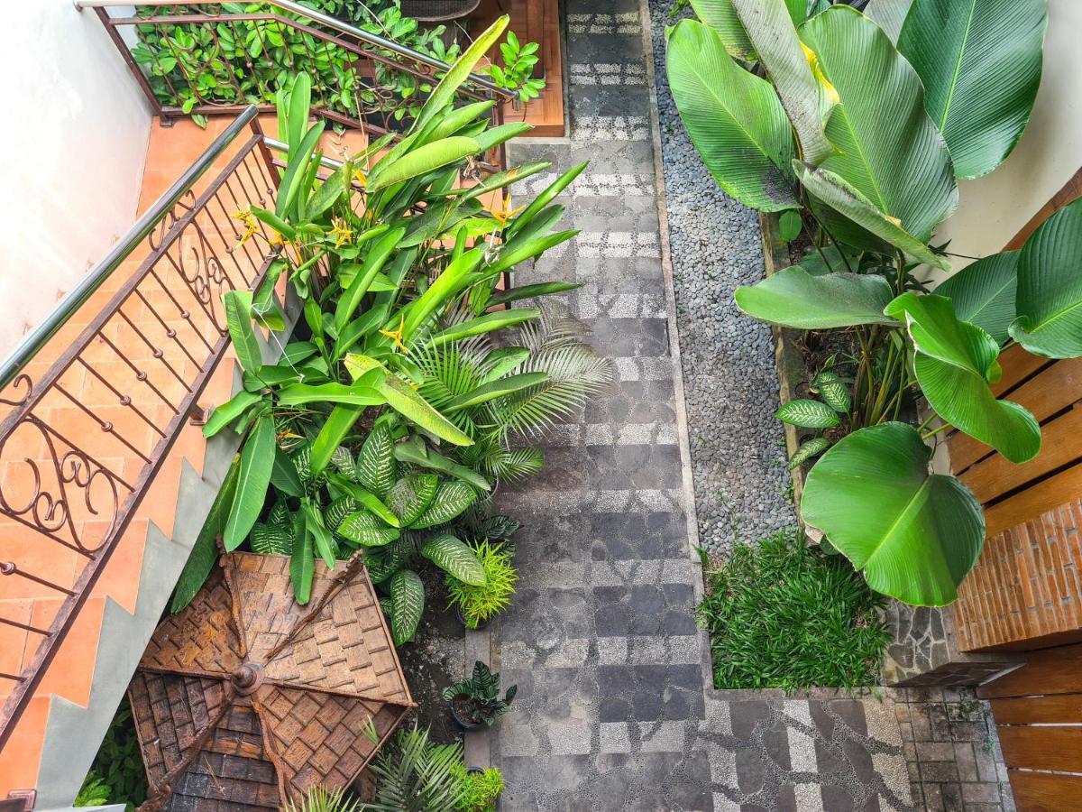 Ndalem Suryo Saptono Guest House Tugu Buitenkant foto