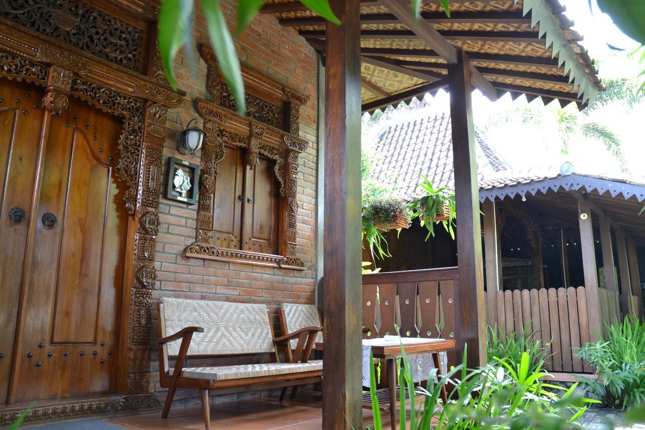 Ndalem Suryo Saptono Guest House Tugu Buitenkant foto
