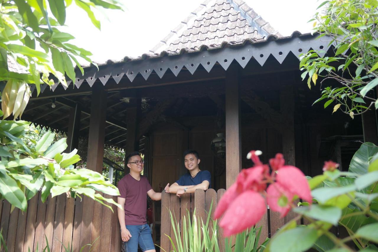 Ndalem Suryo Saptono Guest House Tugu Buitenkant foto