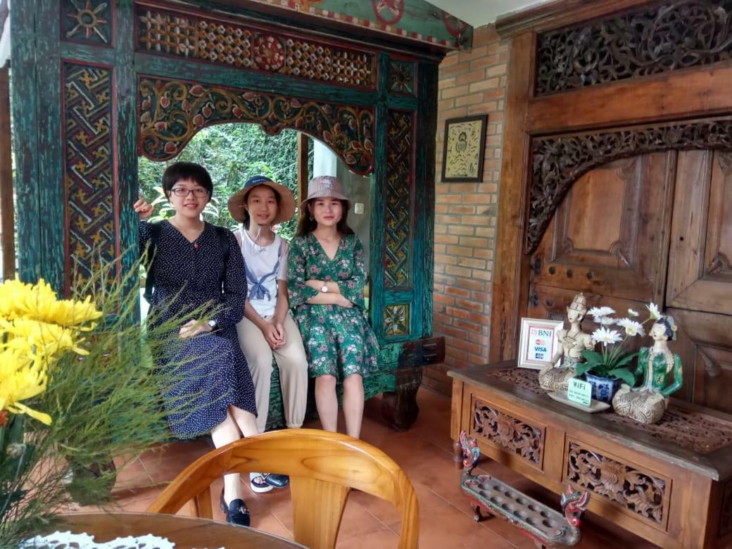 Ndalem Suryo Saptono Guest House Tugu Buitenkant foto